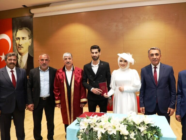 Başkan Ömeroğlu ilk resmi nikahı kıydı    17 Nisan 2024 - Featured Image