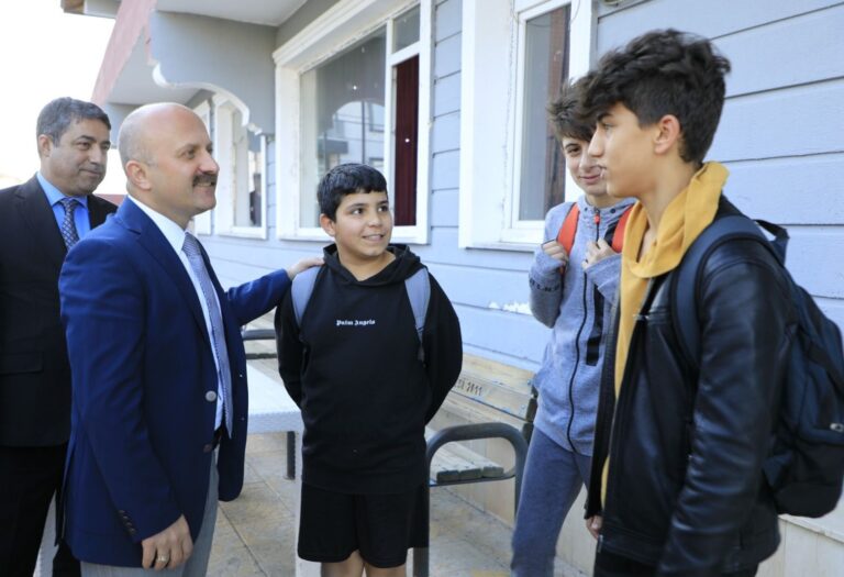 Vali Varol, Ağrı’da Yeni Semt Sahalarının Yapılması İçin Harekete Geçti 26 Ekim 2022 - Featured Image