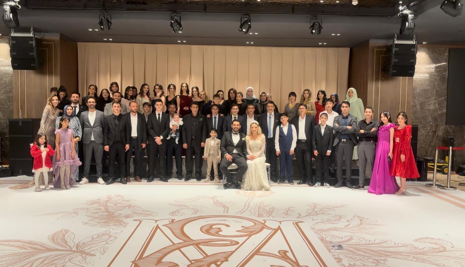 DOĞUBAYAZITLI İŞ ADAMI CEMİL KUBA’NIN MUTLU GÜNÜ: MEHMET EMİR KUBA VE MERVE KAYA DÜNYA EVİNE GİRDİ* 19 Kasım 2024 - Featured Image