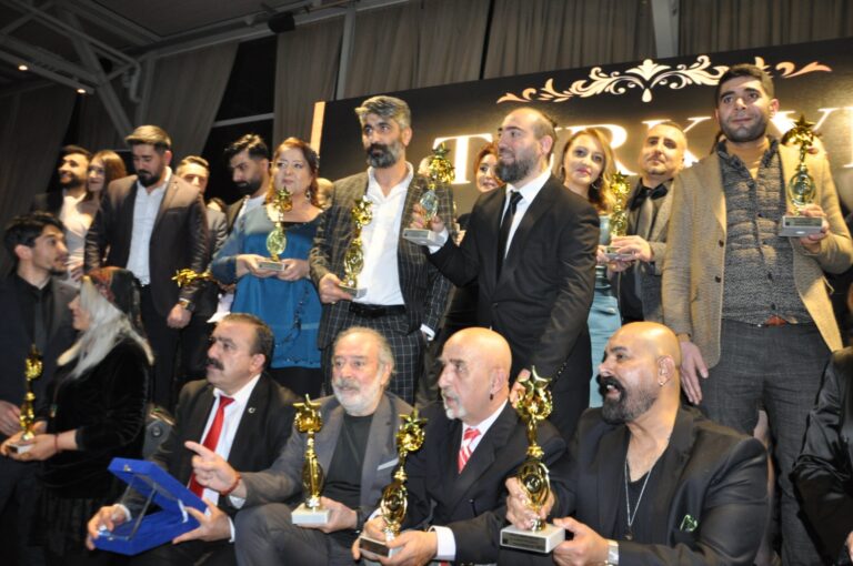 TÜRKİYE AVRUPA ÖDÜLLERİ GECESİNDE YILDIZLAR GEÇİDİ OLDU 11 Ocak 2022 - Featured Image