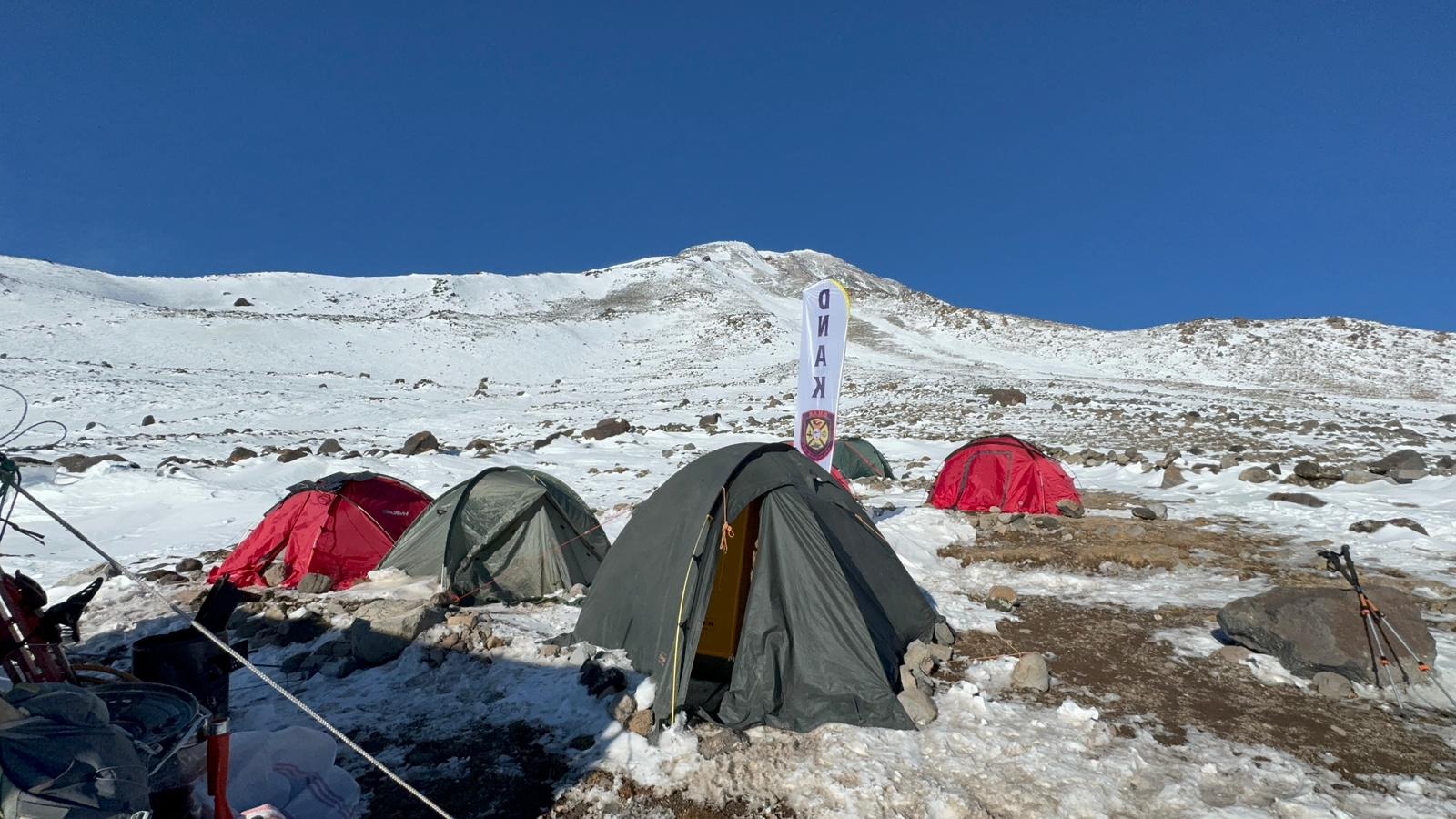 AĞRI DAĞI’NDA ARAMA KURTARMA EKİPLERİ 24 SAAT GÖREVDE 29 Şubat 2024 - Featured Image