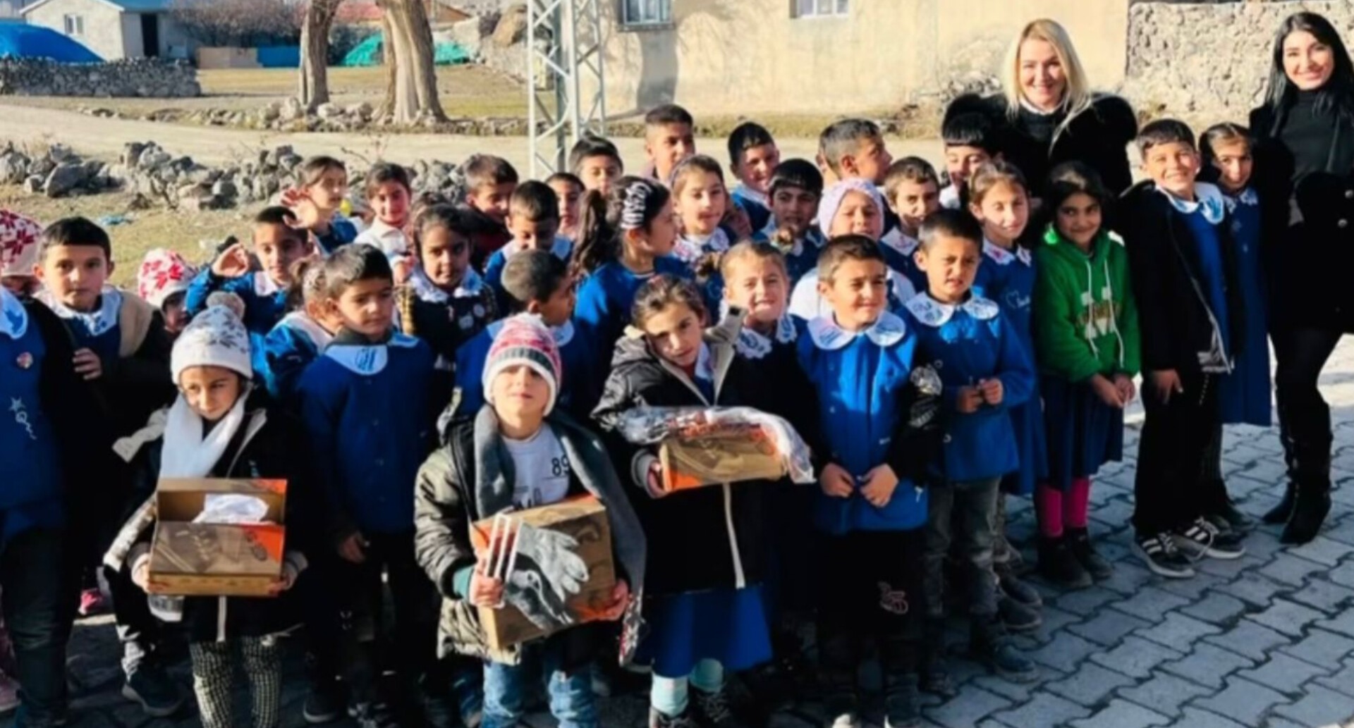 AĞRI’NIN GURURU: BERİVAN ALTUN KIZ ÇOCUKLARI İÇİN KOLLARI SIVADI* 24 Aralık 2024 - Featured Image
