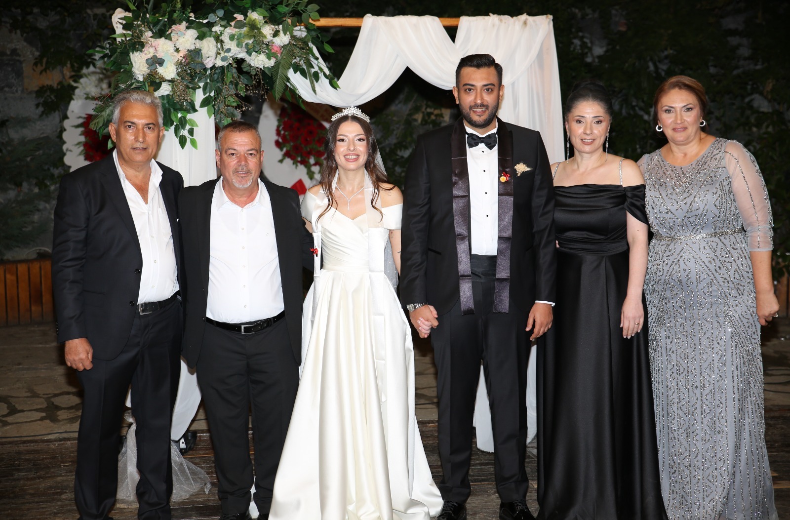 İstanbul’da Görkemli Düğün Töreni: Meltem Şen ve Berkay Işık Evlendi 21 Eylül 2024 - Featured Image